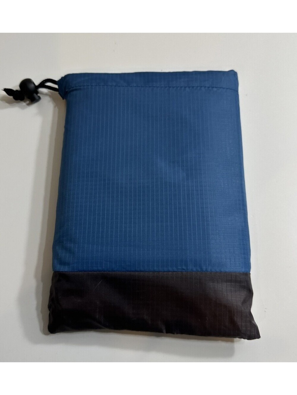 Lightweight Beach/ Picnic Blanket, bag & 4 Stakes